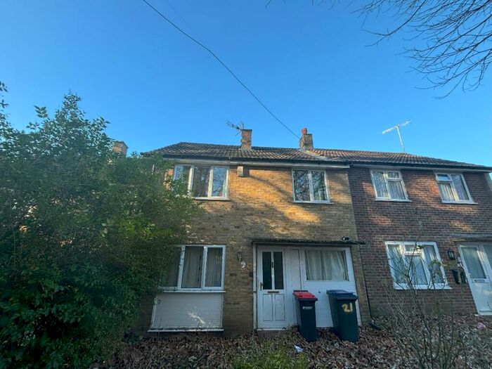 5 Bedroom Semi-Detached House To Rent In Montfort Close, Ukc, CT2