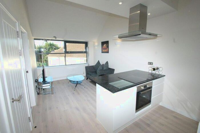 1 Bedroom Flat To Rent In Baring Road, Beaconsfield, HP9