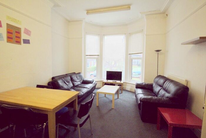 6 Bedroom Terraced House To Rent In Kelso Road, Leeds, LS2