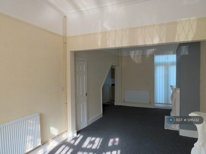 3 Bedroom Terraced House To Rent In Convamore Road, Grimsby, DN32
