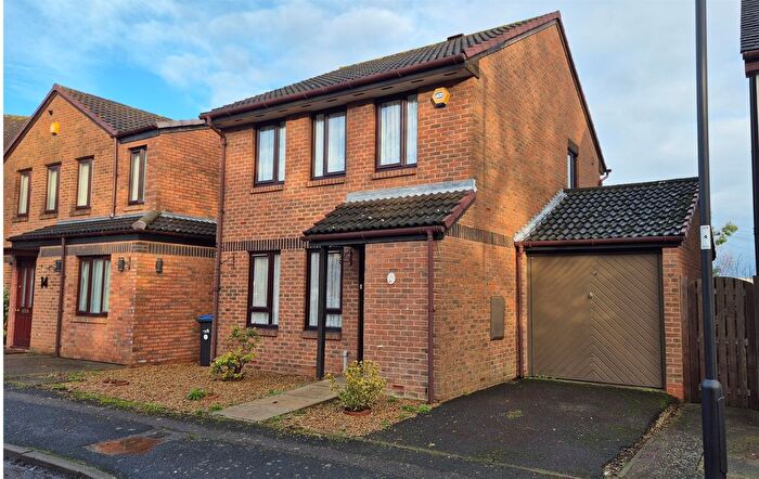 3 Bedroom Detached House For Sale In Chasewood Avenue, Enfield, EN2