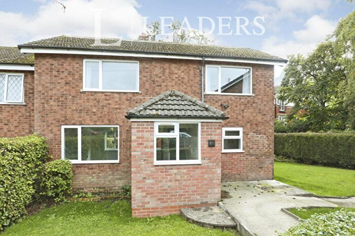 3 Bedroom End Of Terrace House To Rent In Ivymeade Road, SK11