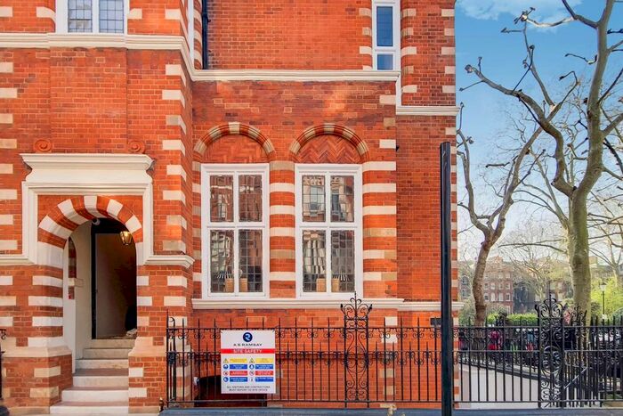 2 Bedroom Flat To Rent In Collingham Gardens, Earls Court, London, SW5