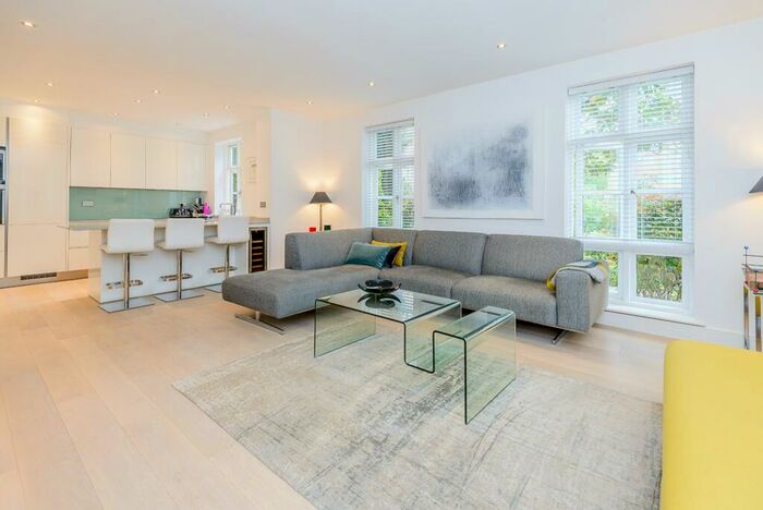 2 Bedroom Apartment For Sale In Virginia Water, GU25