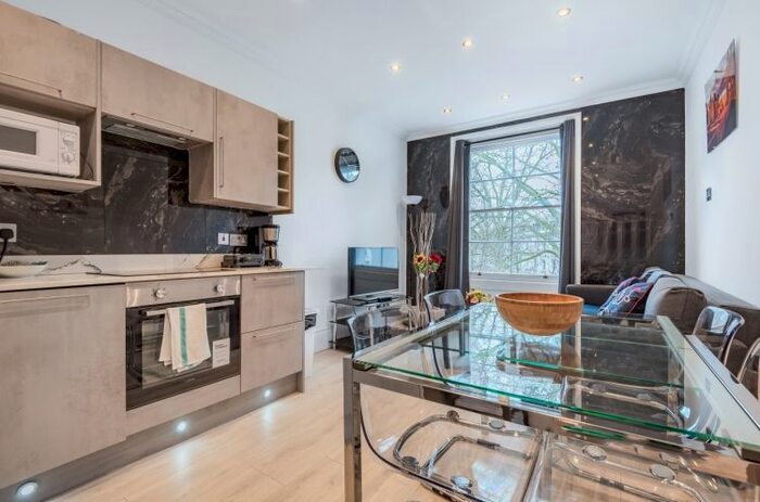 2 Bedroom Flat To Rent In Porchester Square, London, W2