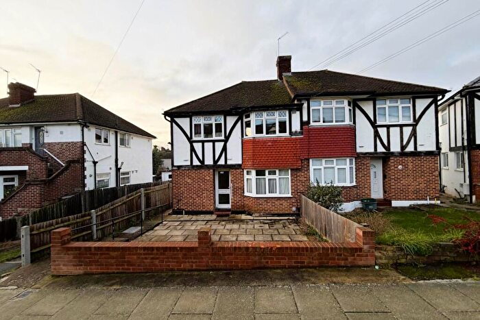 2 Bedroom Maisonette For Sale In Lynmouth Avenue, Morden, SM4