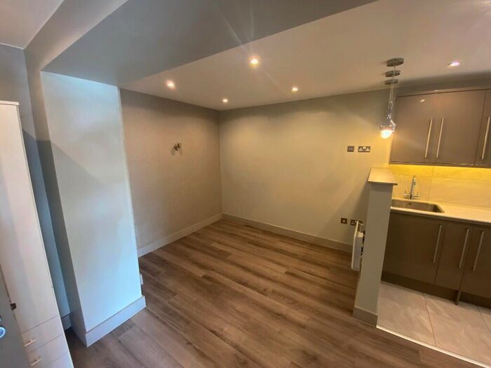 Studio To Rent In Howard Close, Waltham Abbey, Essex, EN9