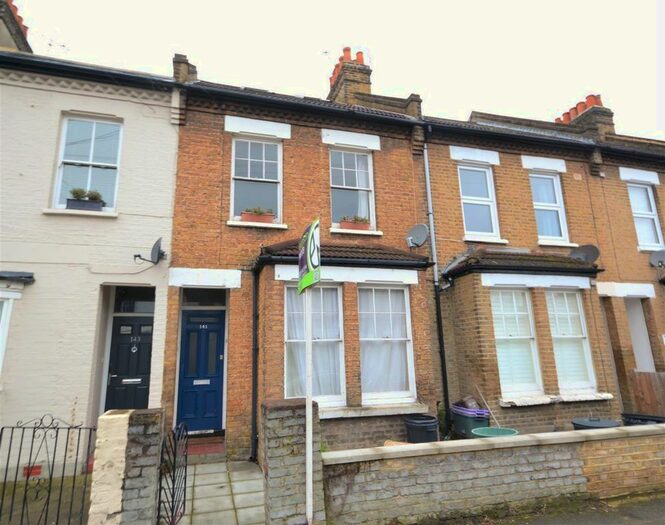 2 Bedroom Maisonette To Rent In Russell Road, London, SW19