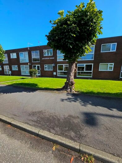 1 Bedroom Flat To Rent In Bedroom, Ground Floor Apartment, Colwyn Bay, LL29