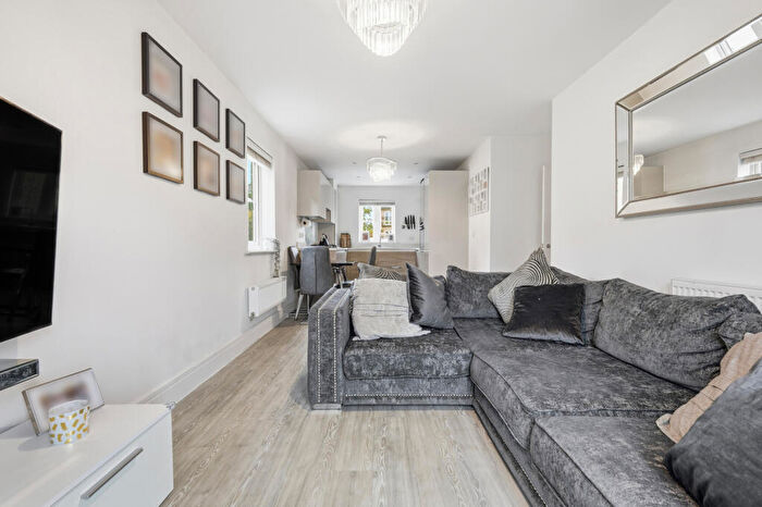 2 Bedroom Flat For Sale In Camellia House, Oaklands Hamlet, Chigwell, Essex, IG7