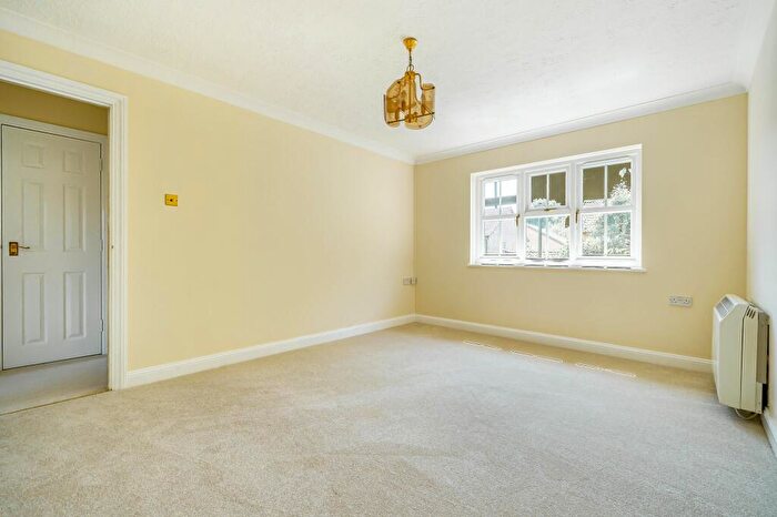 1 Bedroom Apartment For Sale In Rosehill, Billingshurst, RH14