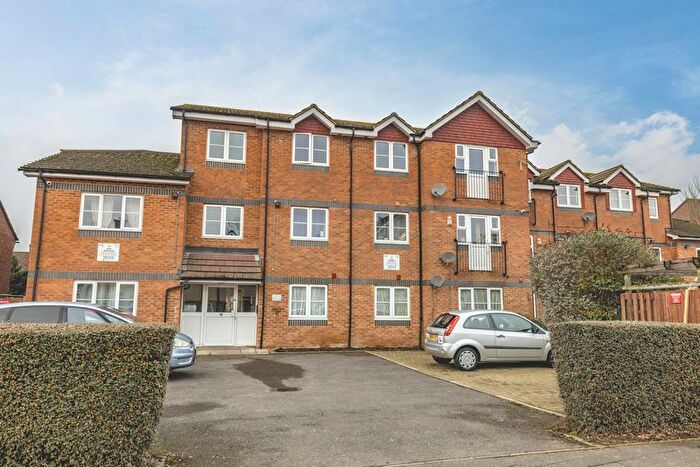 2 Bedroom Flat For Sale In - Rokesby Road, Slough, SL2