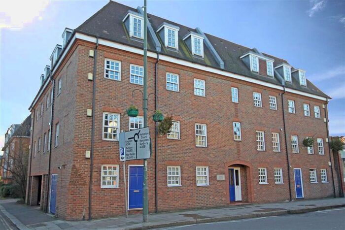 2 Bedroom Property To Rent In High Street, Hampton Wick, Kingston Upon Thames KT1