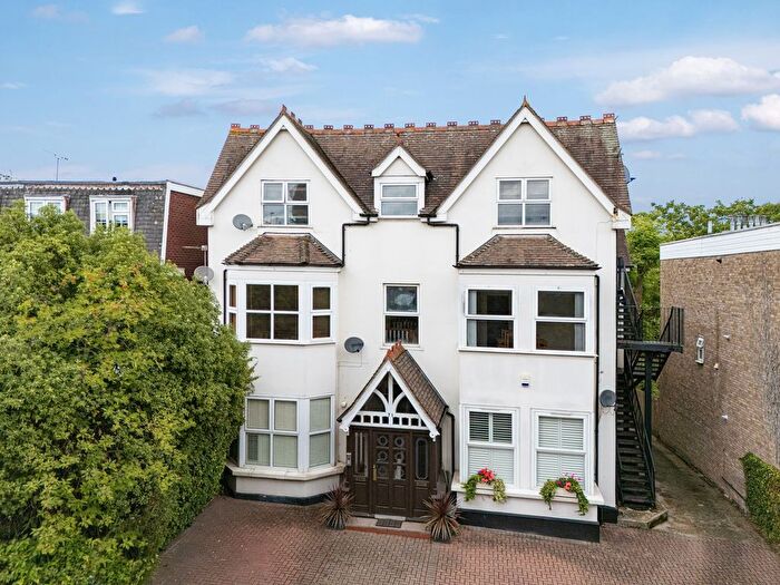 2 Bedroom Flat To Rent In Palmerston Road, Buckhurst Hill, IG9