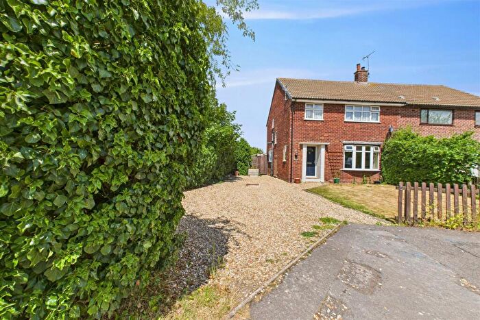 3 Bedroom Semi-Detached House For Sale In Meadow Lane, Weston, NG23