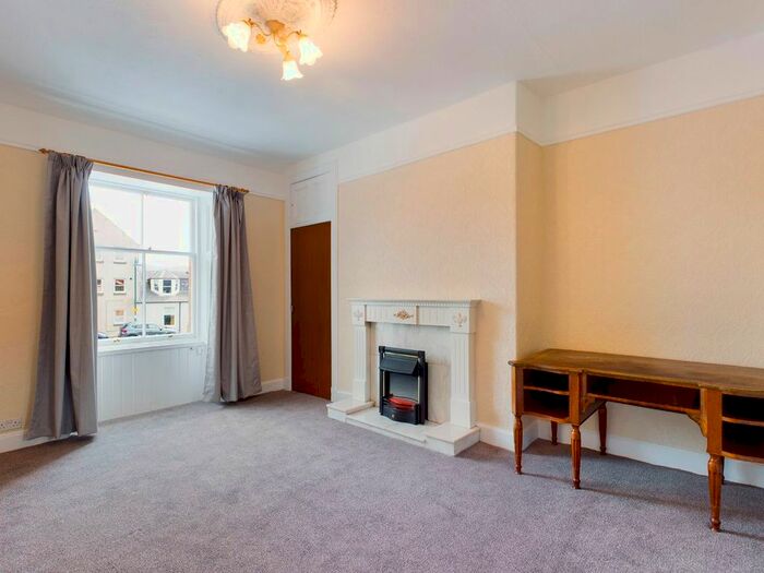 2 Bedroom Flat To Rent In High Street, Biggar, ML12