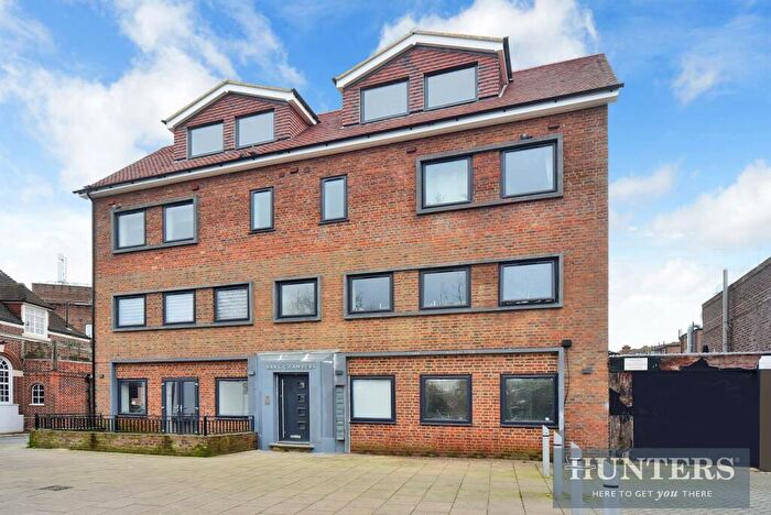 2 Bedroom Apartment To Rent In Green Lane, Worcester Park, KT4