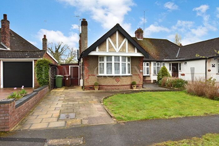 3 Bedroom Semi Detached Bungalow For Sale In Oakroyd Avenue, Potters Bar, EN6