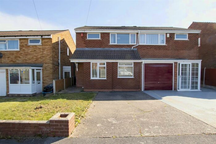 3 Bedroom Property To Rent In Wellman Croft, Selly Oak, Birmingham, B29