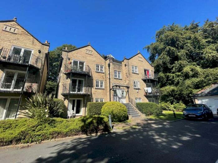 2 Bedroom Apartment To Rent In Quarry Dene, Weetwood Lane, Weetwood, Leeds, LS16