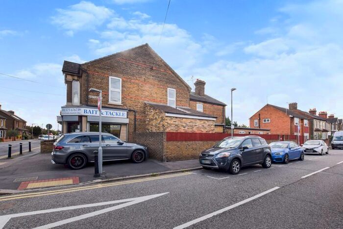 3 Bedroom Semi-Detached House To Rent In Wharf Road, Stanford-Le-Hope, SS17