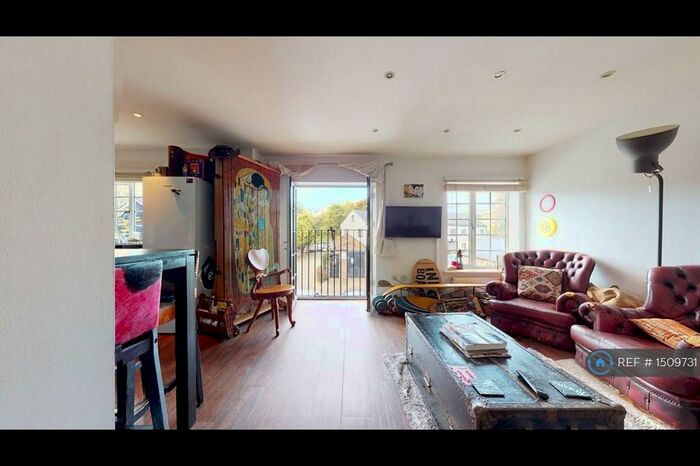 2 Bedroom Flat To Rent In Crown Mill, Mitcham, CR4