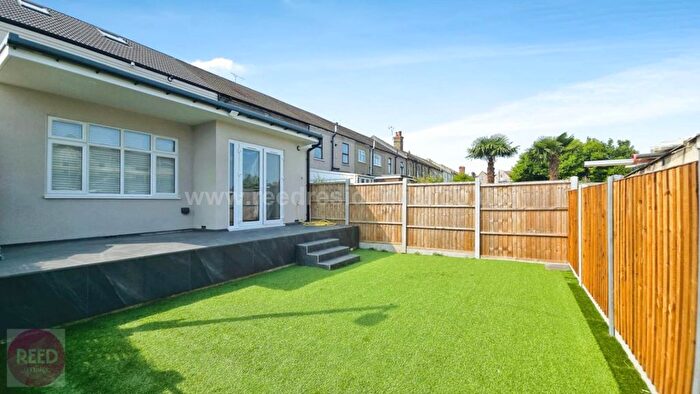 5 Bedroom End Of Terrace House To Rent In Whitehall Road, Grays, RM17