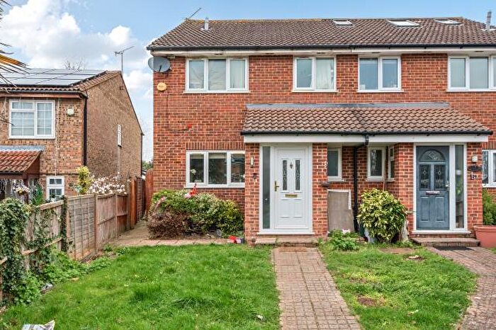 4 Bedroom Semi-Detached House For Sale In Sandringham Court, Slough, SL1