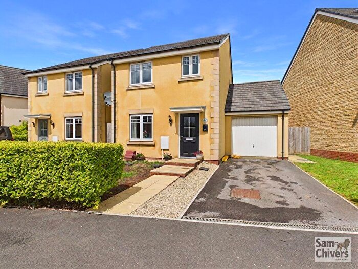 3 Bedroom Detached House For Sale In Hallam Close, Radstock, BA3