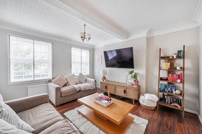 3 Bedroom Maisonette For Sale In London Road Cheam, Cheam, Sutton, Surrey, SM3