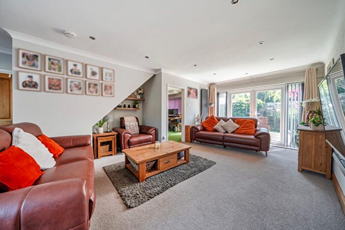 4 Bedroom Semi-Detached House For Sale In Gloucester Road, Waterlooville, PO7