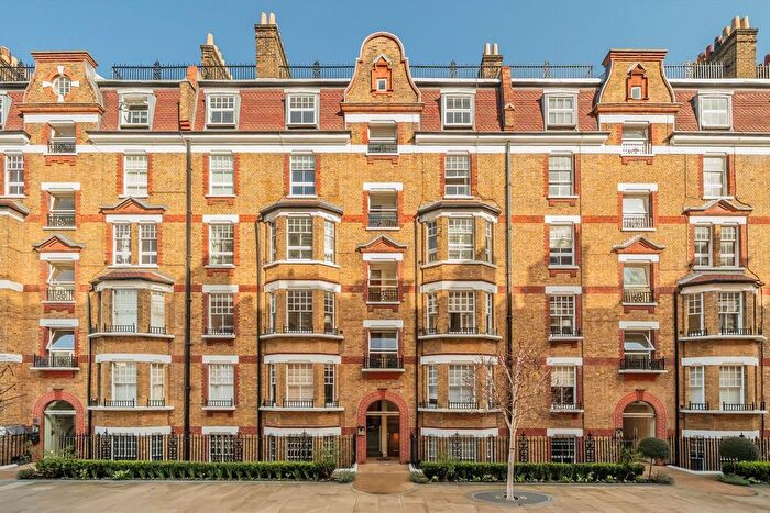 2 Bedroom Flat To Rent In Walton Street, Chelsea, SW3