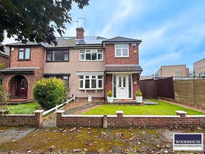 3 Bedroom Semi-Detached House For Sale In Penton Drive, Cheshunt, EN8