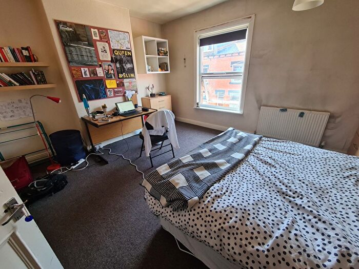 4 Bedroom Semi-Detached House To Rent In Welton Mount, Leeds, LS6