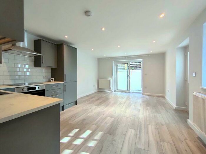 2 Bedroom Apartment To Rent In High Street, Nutfield, Redhill, RH1