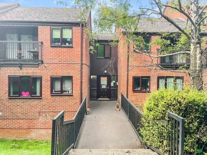 2 Bedroom Apartment To Rent In Britannia Road, Banbury, Oxfordshire, OX16