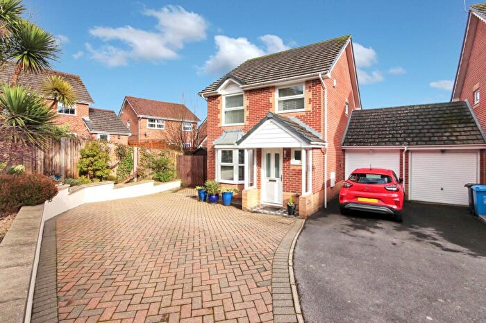 3 Bedroom Detached House For Sale In Twin Oaks Close, Broadstone, Dorset, BH18