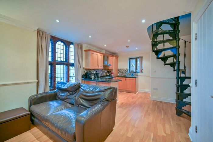 1 Bedroom Flat To Rent In Hatch Lane, Windsor, SL4