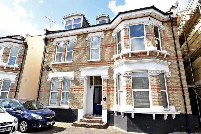 2 Bedroom Flat To Rent In The Avenue, Surbiton, KT5