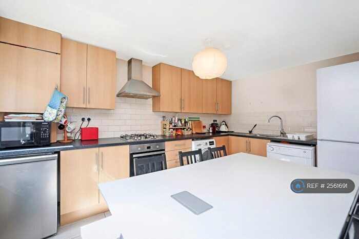 5 Bedroom Flat To Rent In Albany Close, London, N15