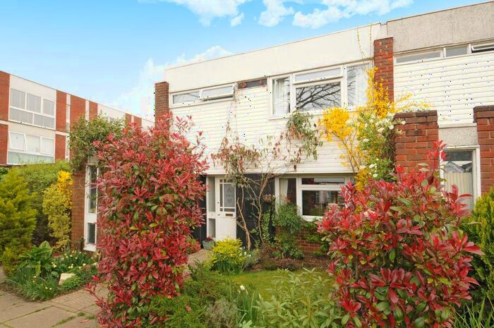 3 Bedroom End Of Terrace House To Rent In West Byfleet, KT14