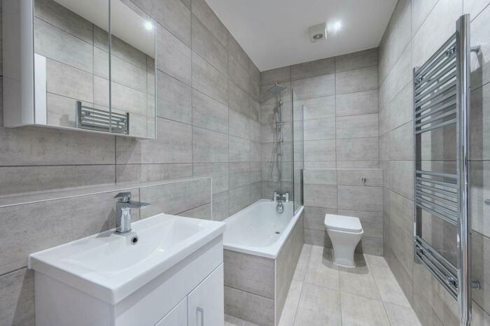 2 Bedroom Flat To Rent In Jaffrey Court, Cricklewood, London, NW2