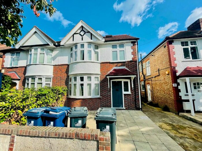 3 Bedroom Maisonette To Rent In Lexden Road, London, W3
