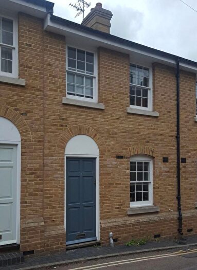 2 Bedroom Cottage To Rent In Three Kings Yard, Sandwich, CT13