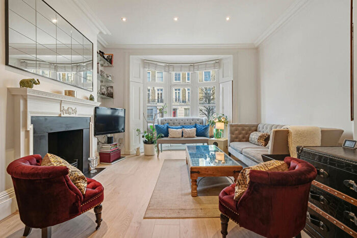 2 Bedroom Apartment To Rent In Gunter Grove, Chelsea, SW10