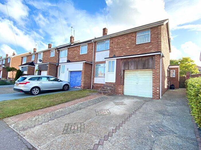 3 Bedroom Semi Detached House For Sale In Holbrook Road, Fareham, PO16