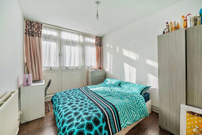 2 Bedroom Flat For Sale In Norton House, Bigland Street, Shadwell, London, E1