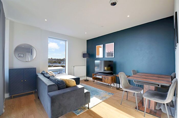 1 Bedroom Flat For Sale In Greyhound Parade, London, SW17