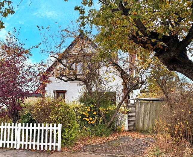 4 Bedroom Detached House For Sale In Deveron Way, Romford, RM1