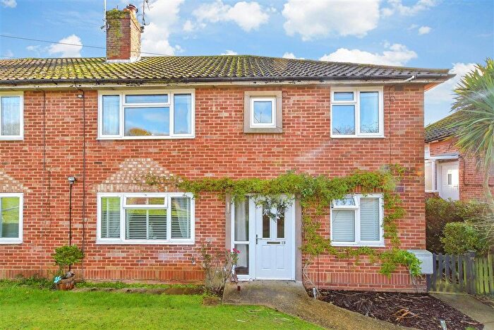 2 Bedroom Flat For Sale In Jarvis Road, Arundel, West Sussex, BN18